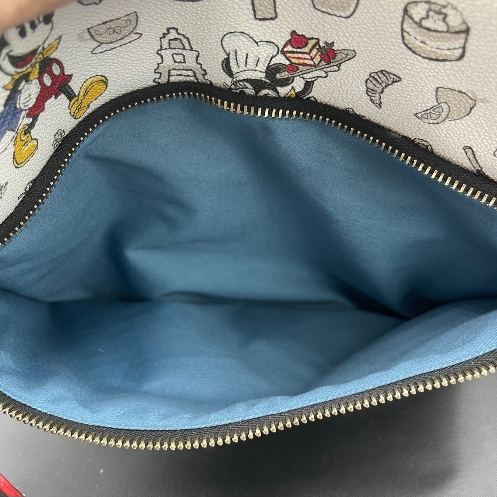 Dooney & Bourke Epcot 2018 Food and Wine Festival Crossbody - Picture 5 of 7